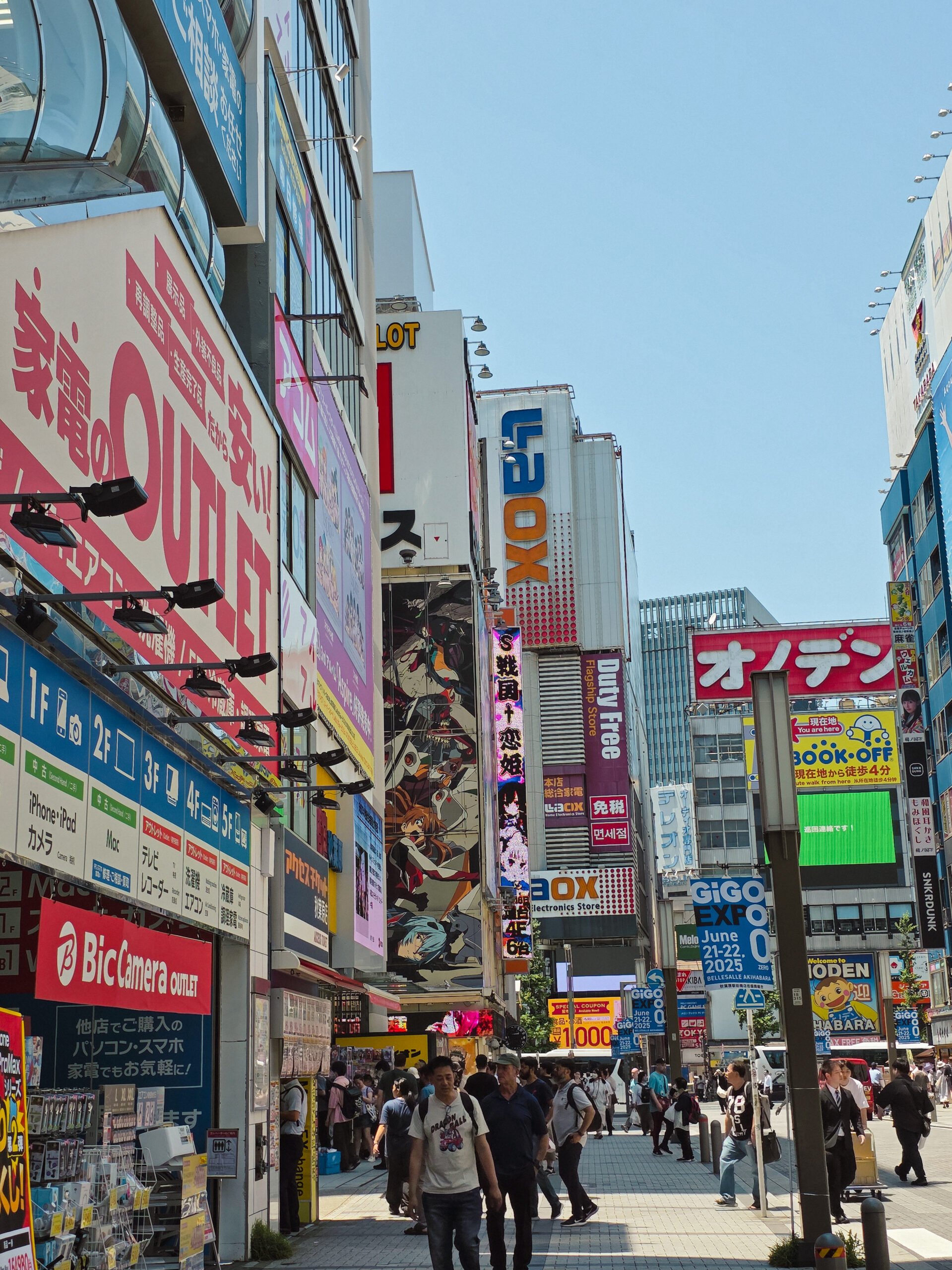 akihabara-japao Rua de Akihabara, o famoso bairro de anime em Tóquio