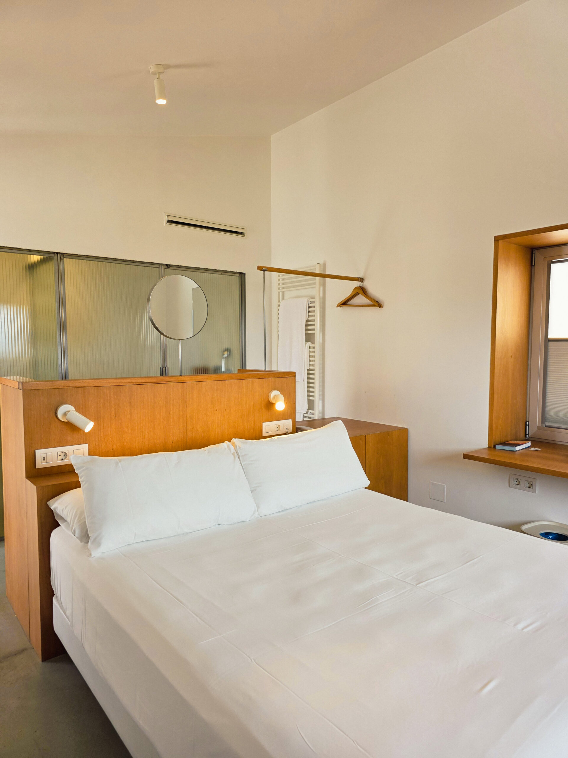hotel-bella-finisterra-interior Interior do Hotel Bella Finisterra, em Finisterra, com design elegante e inspiração literária galega.