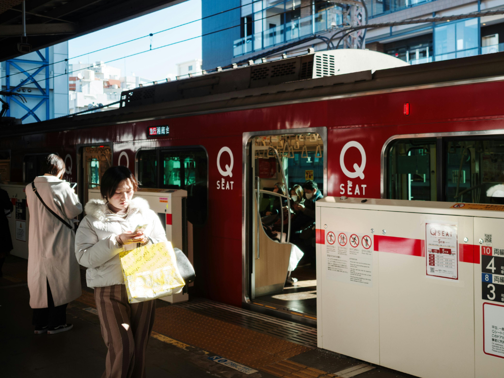 A Keisei main line é um dos comboios locais para chegar ao centro de Tóquio