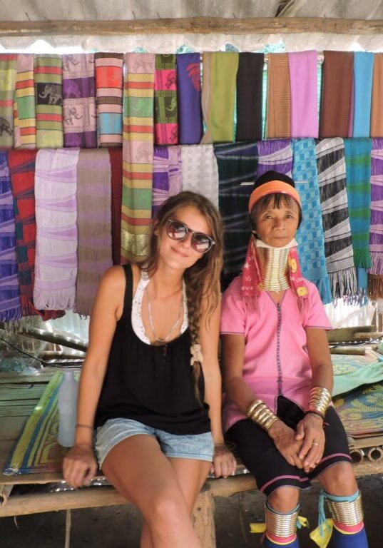 É etico visitar a tribo das mulheres girafas na Tailândia?