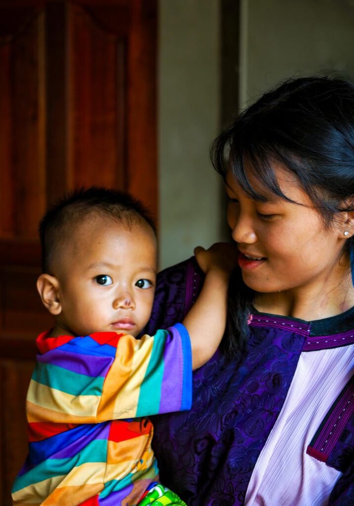 Entre Fronteiras - A Resistência Silenciosa dos Refugiados Birmaneses